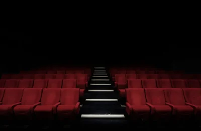 Theatre-C039est-quoi-ce-delire-Tout-le-monde-t039attend.-8211-20-09-2025-8211-Eymet_2973969