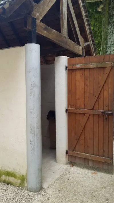 Toilettes-de-la-place-du-village-8211-Marcilhac-sur-Cele_3086120