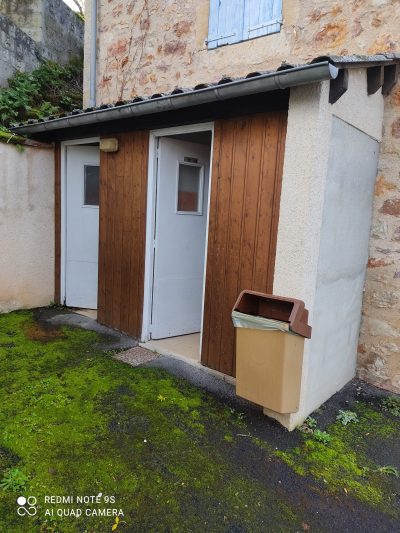 Toilettes-publiques-bordure-D19_31504