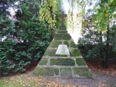 Tombe-pyramide-8211-Freyming-Merlebach_3896405