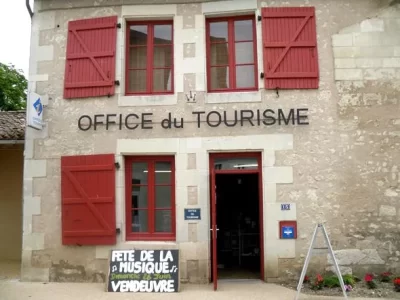 Tourisme-en-Haut-Poitou-8211-Antenne-de-Saint-Martin-la-Pallu_998119