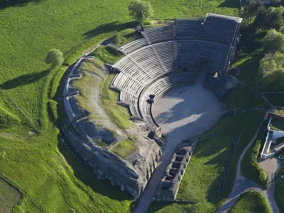 UN-DES-PLUS-GRANDS-AMPHITHEATRES-DE-LA-GAULE-8211-Grand_1915329