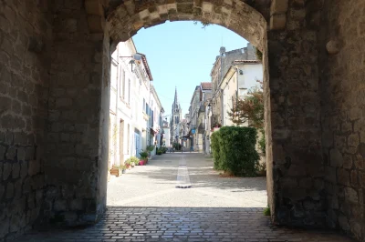 Un-Village-en-Gironde-Cadillac-sur-Garonne-8211-Cadillac-sur-Garonne_2423520