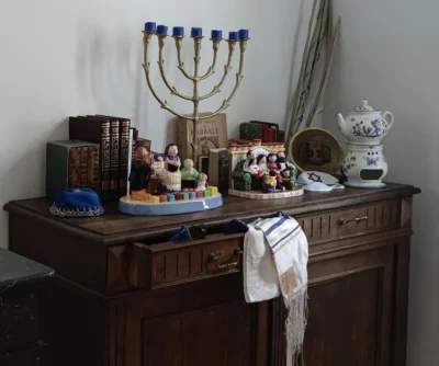 VISITE-GUIDEE-JUDAISME-ET-FETE-JUIVE-DE-CHAVOUOT-DANS-LA-MAISON-DU-RABBIN-8211-22-06-2025-8211-Beziers_2378314