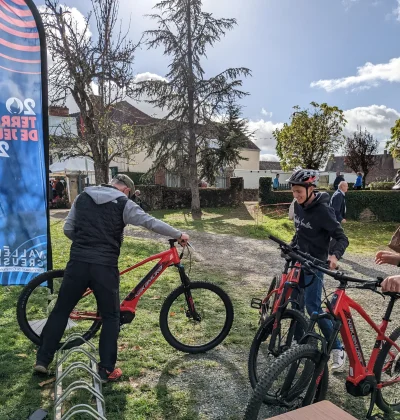 VTT-electrique-a-la-base-de-plein-air-8211-Eguzon-Chantome_1524658