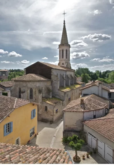 VUE-SUR-LE-VILLAGE-MEDIEVAL-DEPUIS-LA-TOUR_623782