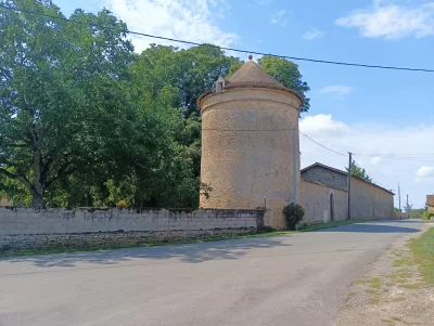 Vieilles-pierres-et-champs-de-couleur-8211-Bonneuil_1027025