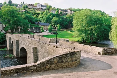 Vieux-pont-sur-la-Vezere-8211-Vigeois_2411171