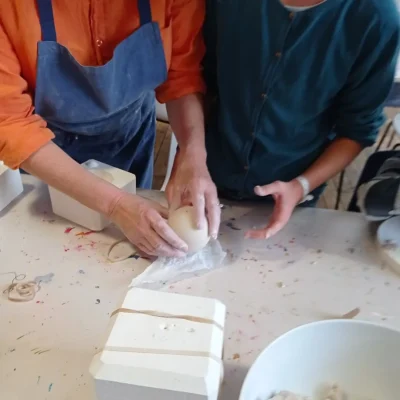 Visite-atelier-8211-Fabriquez-votre-boule-de-Noel-avec-l039artiste-Anne-Merlet-8211-25-10-2025-8211-Limoges_3150823