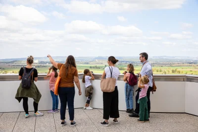 Visite-commentee-Les-petits-explorateurs-de-La-Tour-en-francais-8211-13-07-2025-8211-Arles_2865775