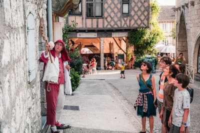 Visite-de-la-bastide-de-Monflanquin-8211-Janouille-raconte-la-bastide-du-XIIIeme-siecle-8211-25-06-2025-8211-Monflanquin_2886370