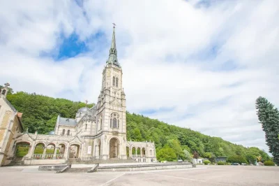 Visite-guidee-de-la-basilique-Sainte-Jeanne-d039arc-8211-Domremy-la-Pucelle_2432855