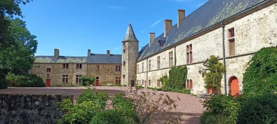 Visite-guidee-des-exterieurs-du-chateau-de-Maisontiers-dans-le-cadre-des-Mercredis-de-l039ete-en-Airvaudais-Val-du-Thouet-8211-13-08-2025-8211-Maisontiers_2770115