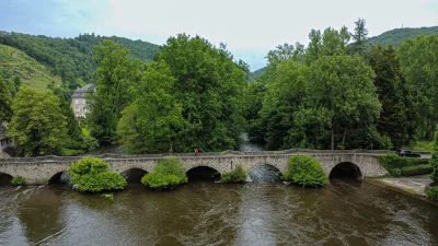 Voie-verte-Vezere-entre-le-barrage-du-Saillant-et-Garavet-8211-Voutezac_2899443-1
