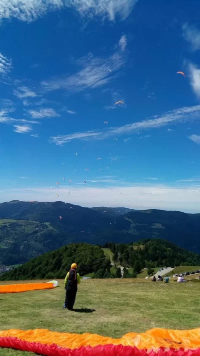 Vol-en-parapente_711063