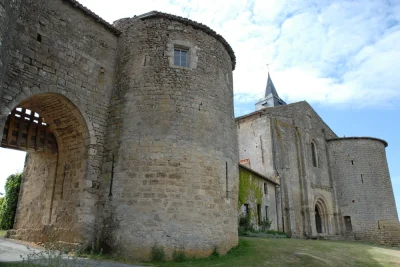 glise-Prieurale-Notre-Dame-8211-Chateau-Larcher_2783604